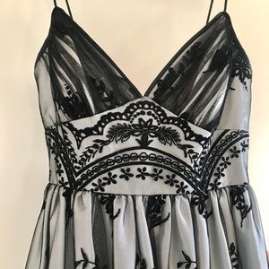Black and white gown (juniors)